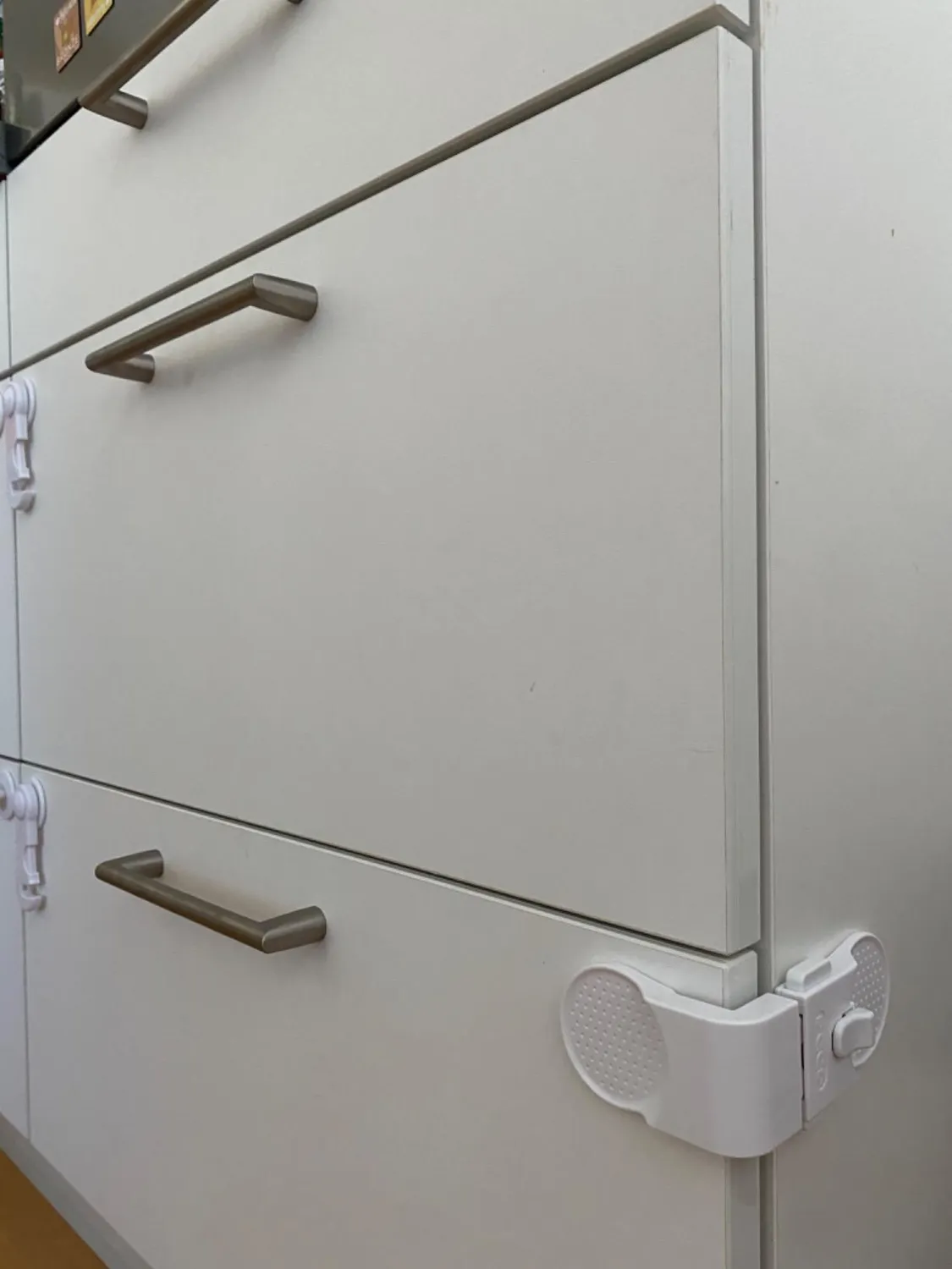 reer Schrank- Schubladensicherung extern zum Kleben