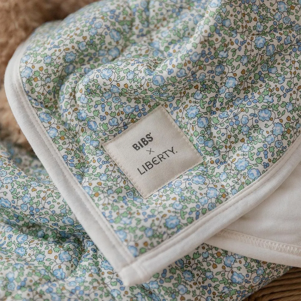 BIBS Liberty Steppdecke Chamomile Baby Blue 85x110