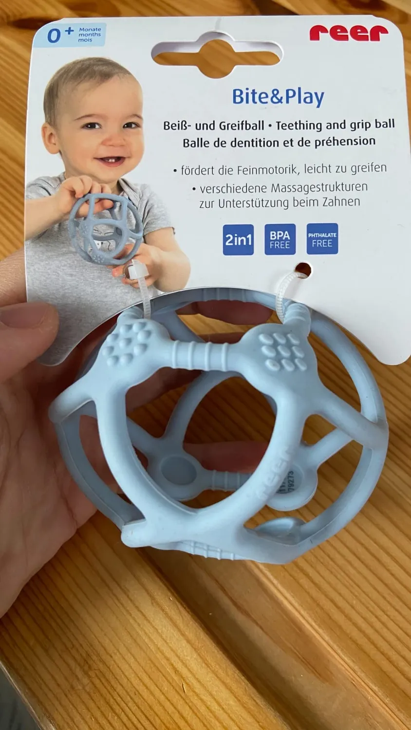 Reer Bite&Play Beiß- und Greifball blau Silikon