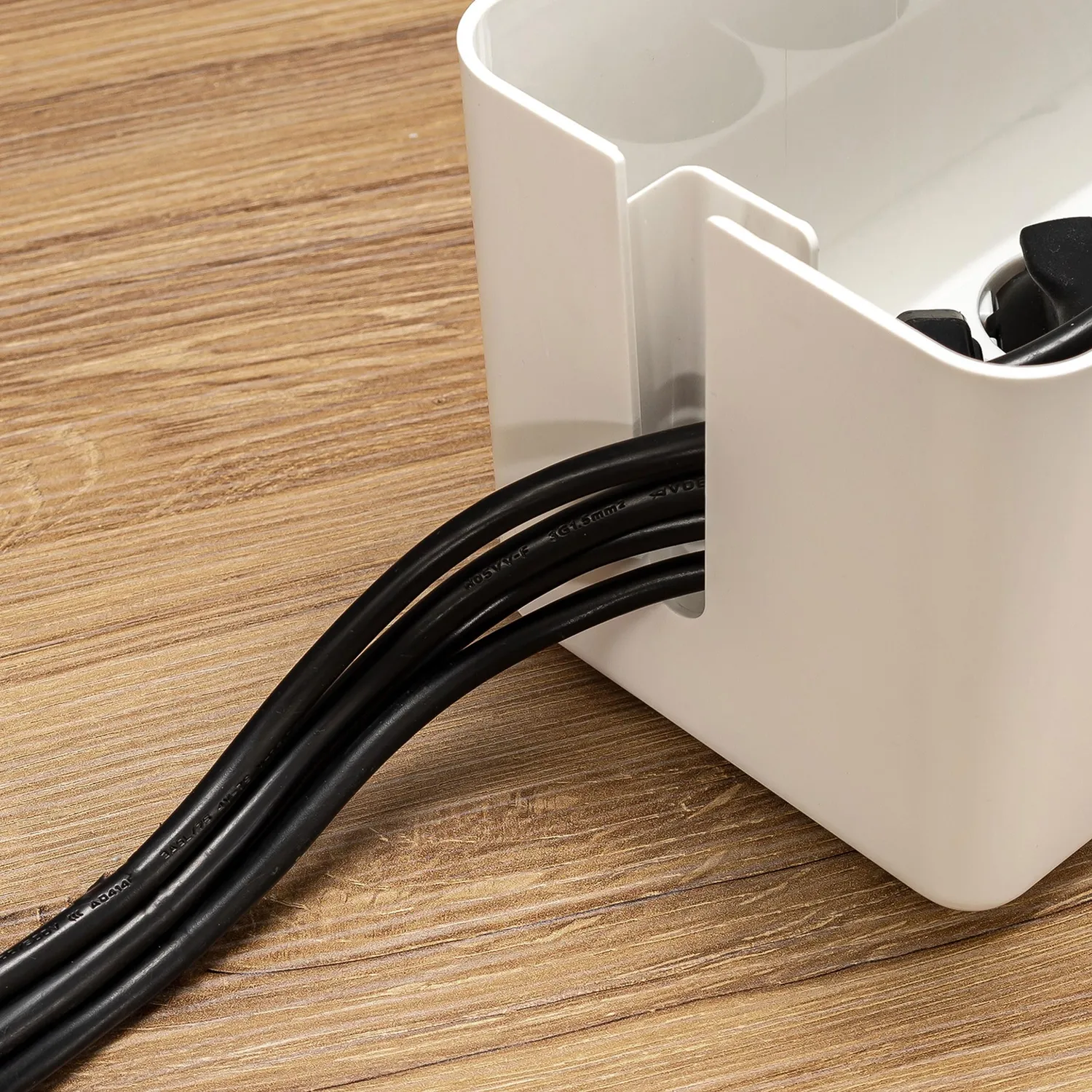 reer 78020 CableGuard Kabelbox weiß kindersicher