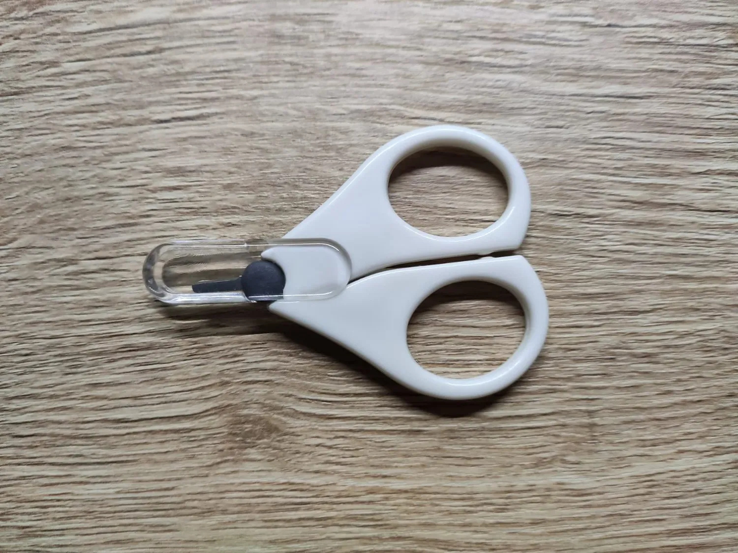 Reer BabyCare 81060 Baby-Nagelschere weiß abgerundet