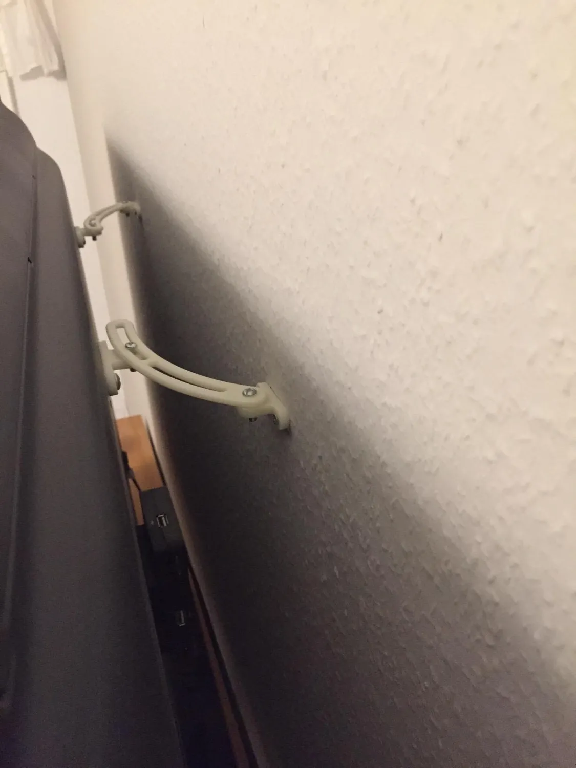 reer TV-Kippsicherung Kippschutz weiß 5-18 cm