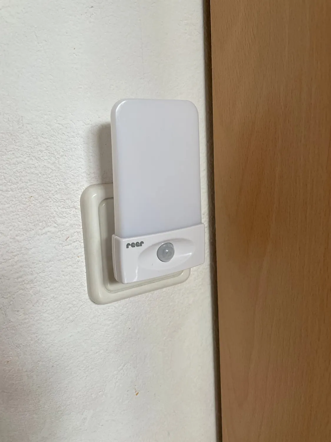 Reer Nachtlicht Bewegungssensor warmweiß Steckdosenlicht