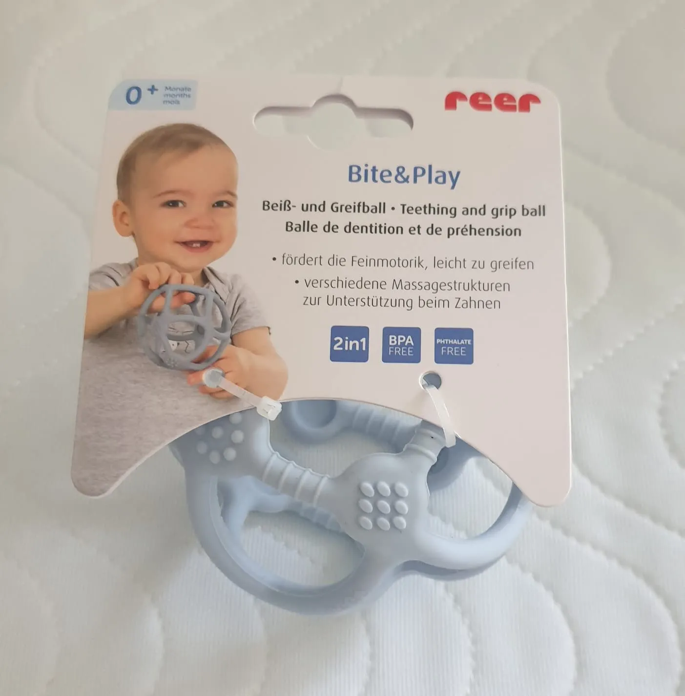 Reer Bite&Play Beiß- und Greifball blau Silikon