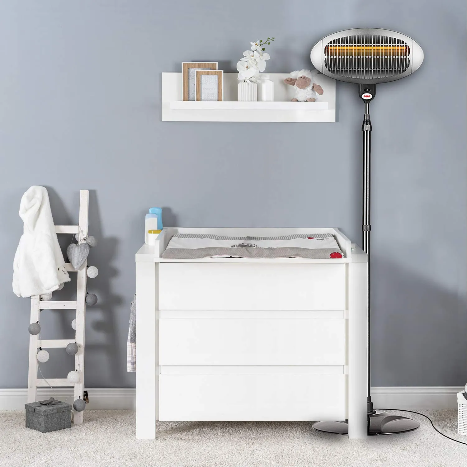 Reer Wickeltischstrahler Heizstrahler 650 Watt mit Standfuß